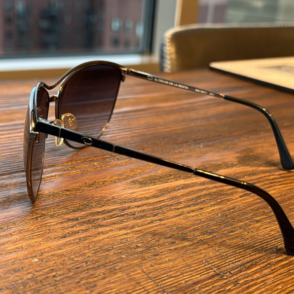 Authentic Oscar de la Renta Sunglasses main image 5